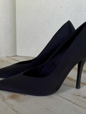 ZARA Black Pointed Toe Heels Size 8